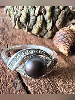 Sterling Silver Ring with Black Pearl Accent